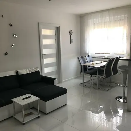 아파트 Apartament Black & White