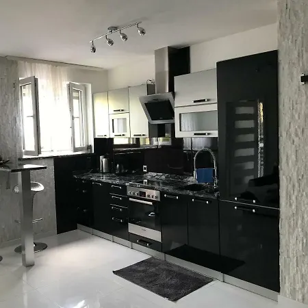 Apartament Black & White 미엥지즈드로예